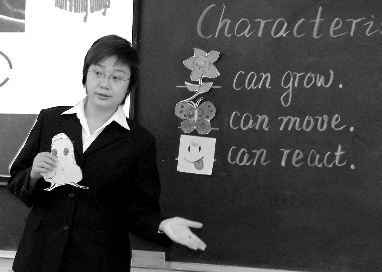 Li Mingming, a teacher at Xi Dian School, teaches a Grade 3 science class in her English immersion classroom. 